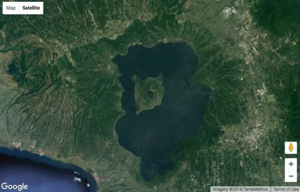 Νησί, σε λίμνη νησιού, σε λίμνη νησιού στις Φιλιππίνες